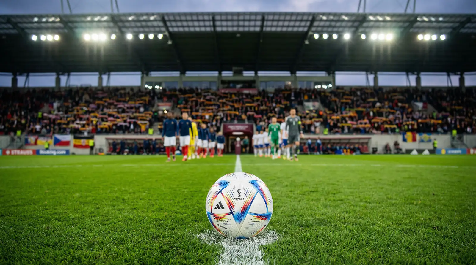 Fotballbane med odds-tavle som viser turneringsvinner-odds for VM 2026